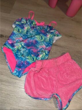 Magic bright pink girls' top with colorful logo